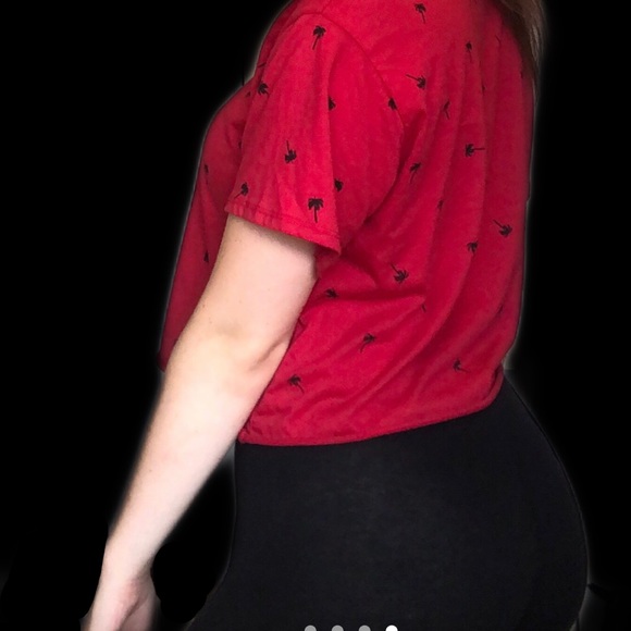 Red and black palm tree cropped yee - Picture 4 of 4
